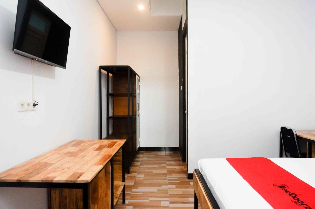 Reddoorz Plus Near Patung Kuda Undip Jatingaleh Exterior photo